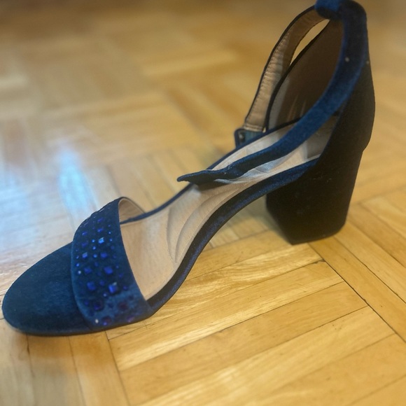 CL by Laundry Comfort Cushion Velvet Heels - Picture 9 of 9